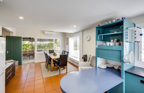 Raukawa House | The Barn At 2111- Hastings Holiday Home