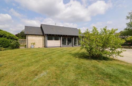 Colerne House | The Barn at Daubeneys