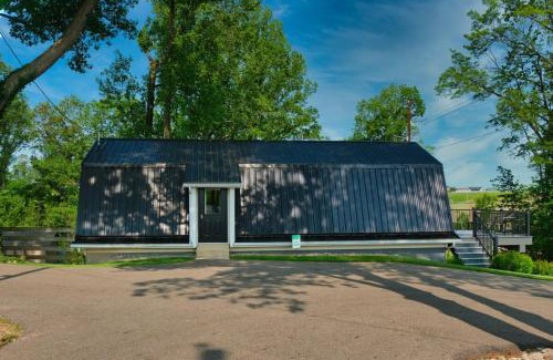Millersburg Apartment | The Barn at Sharp Run-Modern Barn in the heart of Amish Country