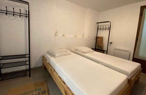 Saubrigues House | The barn of Pintouquet consists of four apartments and a studio.