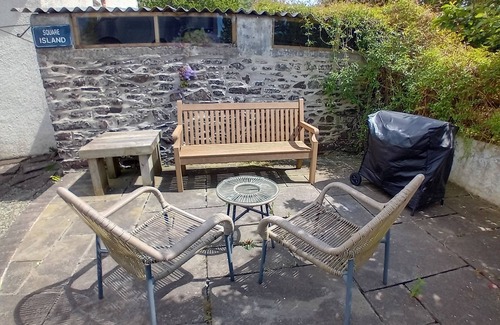 Pembroke House | The Barn, Square Island. Peaceful and pet friendly.