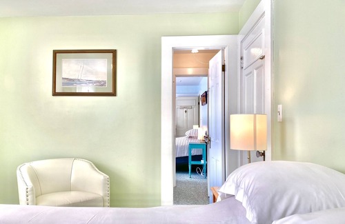Nantucket Town Bed & Breakfast | The Barnacle Inn