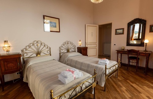 Angri Apartment | The Baroness’s Apartment – Noble Charm and Stunning Vesuvius View