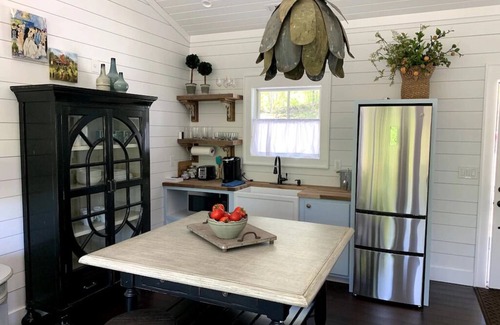 Scaly Mountain Cottage | The Barrel Room Cottage - Mountain Vineyard Getaway