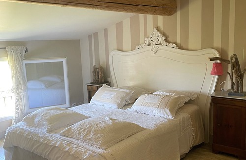 Pierrevert Villa | The bastidon and its private heated swimming pool