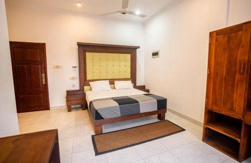 Pottuvil Division 2 Hotel | The Bayberry Hotel&Resort Arugambay