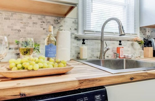 Norfolk - Virginia Beach House | The Bayview Retreat 2BR Walk to the Beach!nn