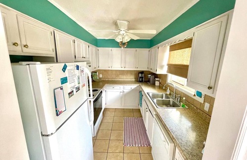 Long Beach House | "The Beach Bucket" Beautiful Beach House located in Oak Island, NC