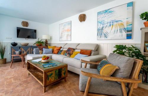 Costa Teguise House | The Beach House - Central location - Private Plunge Pool - Roof Terrace - 100m to Beach