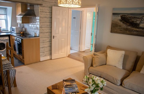 Eastbourne City Centre Apartment | The Beach House, Driftwood, bespoke apartment with private parking