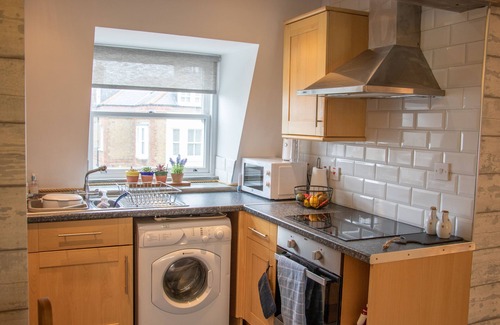 Eastbourne City Centre Apartment | The Beach House, Driftwood, bespoke apartment with private parking