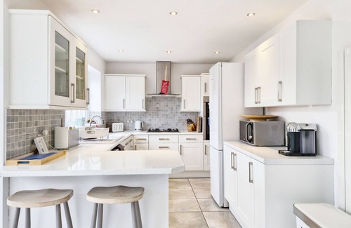 East Wittering Cottage | The Beach House - Wittering - a bungalow that sleeps 6 guests in 3 bedrooms
