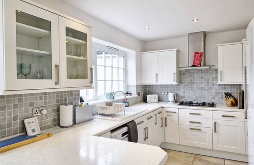 East Wittering Cottage | The Beach House - Wittering - a bungalow that sleeps 6 guests in 3 bedrooms