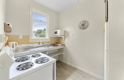 Waikanae Cottage | The Beach House - Kapiti Coast Holiday Home
