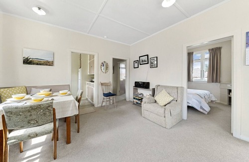 Waikanae Cottage | The Beach House - Kapiti Coast Holiday Home