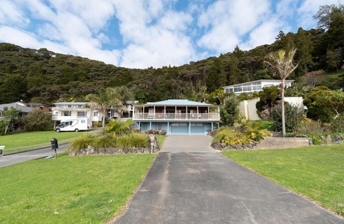 Paihia House | The Beach House - Paihia Holiday Home