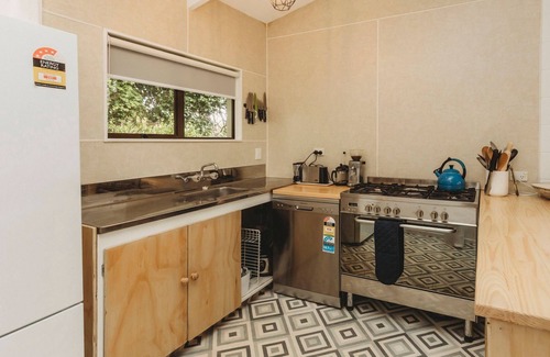 Oakura House | THE BEACH RETREAT SLEEPS 12