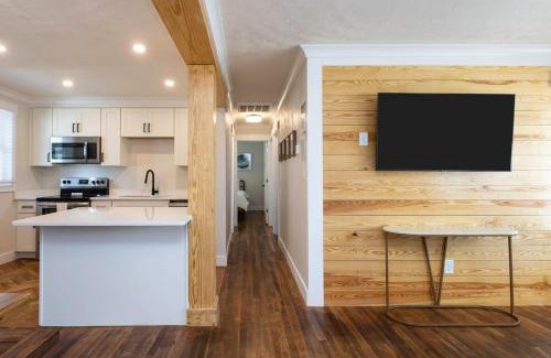 Northeast Virginia Beach House | The Beach Vibe with Hot tub 8 min to the Beach