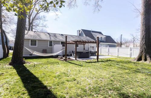 Northeast Virginia Beach House | The Beach Vibe with Hot tub 8 min to the Beach