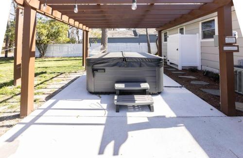 Northeast Virginia Beach House | The Beach Vibe with Hot tub 8 min to the Beach