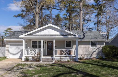 Northeast Virginia Beach House | The Beach Vibe with Hot tub 8 min to the Beach