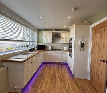 Thornton-Cleveleys House | The Beachcomber - seafront, free parking, free wifi