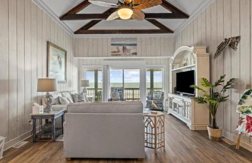 Pine Knoll Shores House | The Beachcomber home