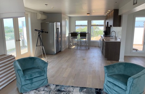 Bay Shore House | The Beacon