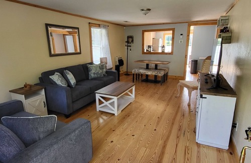 Vilas Cottage | The Bean Cottage. Less than five miles to downtown Boone. Easy access.