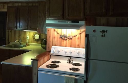 Byrdstown Cabin | The Bear's Den/Dale Hollow Lake/Minutes To Sunset, Star Point And Eagle Cove