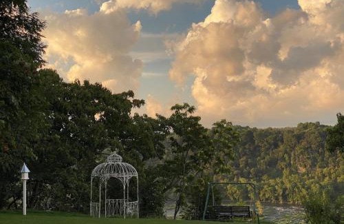 Harpers Ferry House | The Bears Den at La Soledad