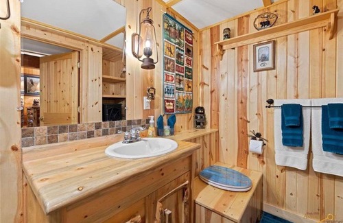 Custer Bed & Breakfast | The Bears Den Dakota Dream B&B. Secluded, Close to Custer, Great Breakfast!