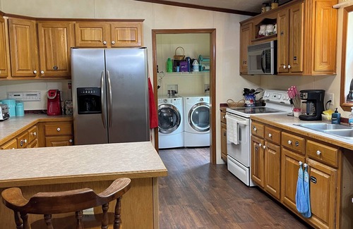 Newport Cabin | The Bears Den is a quiet cabin 30 miles from Gatlinburg and Pigeon Forge, TN.