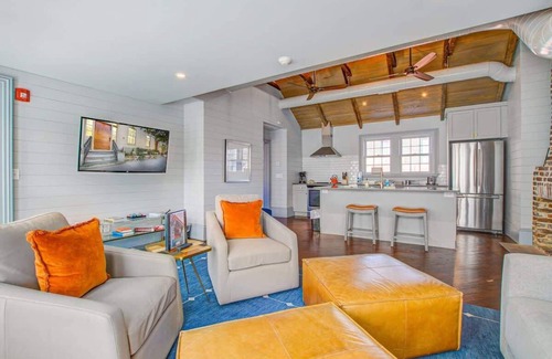 Cannonborough Elliotborough Apartment | The Beat | 2BR in the Heart of Downtown Charleston