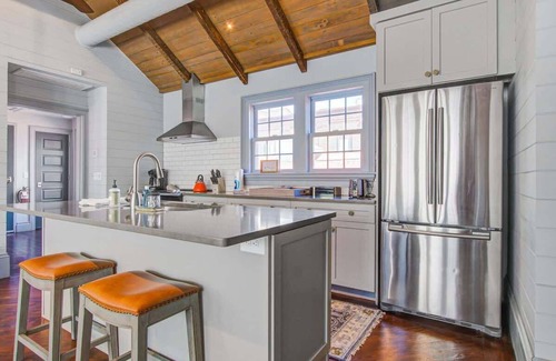 Cannonborough Elliotborough Apartment | The Beat | 2BR in the Heart of Downtown Charleston