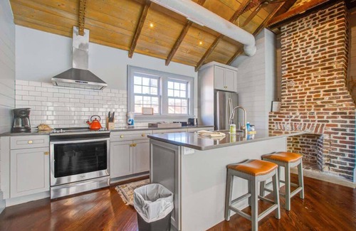 Cannonborough Elliotborough Apartment | The Beat | 2BR in the Heart of Downtown Charleston