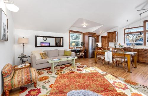 University Park Apartment | The Beautiful Bears Den! Walk to Old Town and CSU!