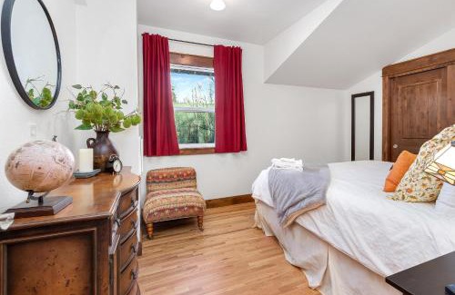 University Park Apartment | The Beautiful Bears Den! Walk to Old Town and CSU!