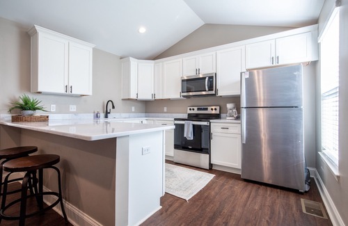 Oxford House | The Bee, Cozy 1BR Studio by Velvet Ditch Villas