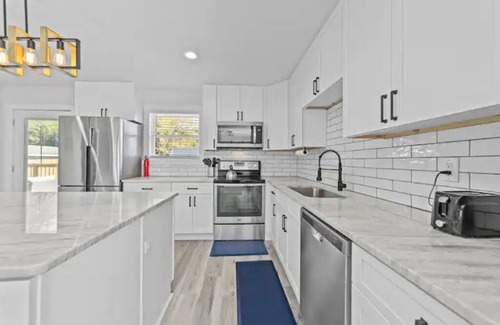 Greensboro House | The Beech House - 3 BR 5 bed home - Downtown Gboro