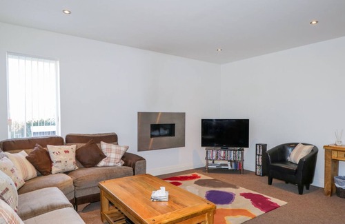 Nairn House | THE BEECHES, pet friendly, country holiday cottage in Forres