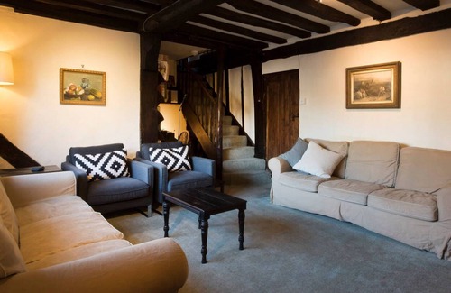 Wickhambreaux Cottage | The Bell House- 16th C cottage in rural Kent