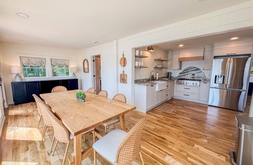 South Belmont House | The Belmont Lake Retreat -Sleeps 14 - Renovated - Private Dock