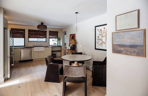 Phoenicia House | The Bend: Meadow Suite Pool Sauna Fire Pits