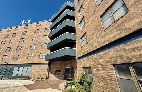 North Central Omaha Apartment | The Benson at Modern Heights