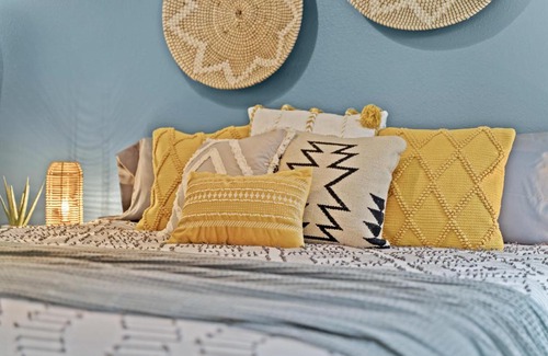 Fifth Ward Apartment | The Bentley Condotel in Historic Walker’s Point w/ Garage + Yard
