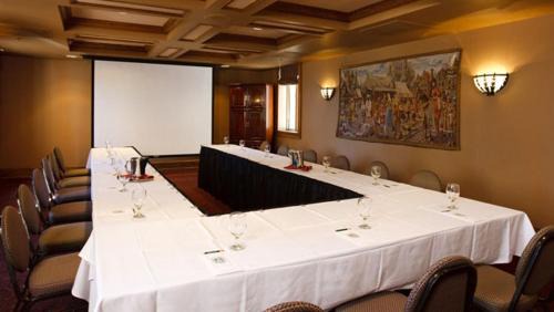 Canton Hotel | The Bertram Inn at Glenmoor