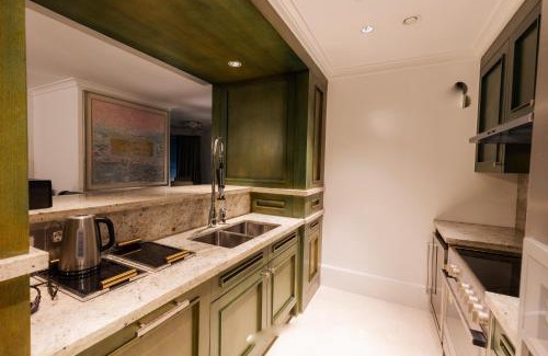 Downtown Cairo Apartment | the best charming condo on the Nile