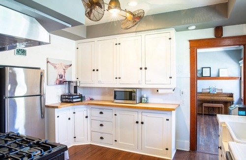 Southwest Anaheim House | The Best House. 1 mile to Disneyland with a pool, hot tub, and game room.