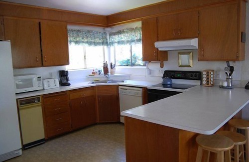 Lakehead-Lakeshore House | THE BEST & MOST PRIVATE HOME ON THE LAKE. EASY WALKS TO EVERYTHING.